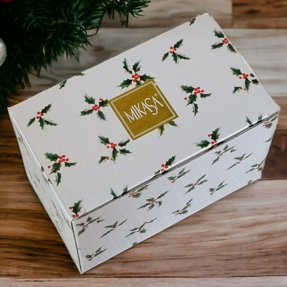 LIKE NEW! IOB Mikasa Porcelain Ribbon Holly Sleigh FK017 Ivory Color With Box - Picture 2 of 15